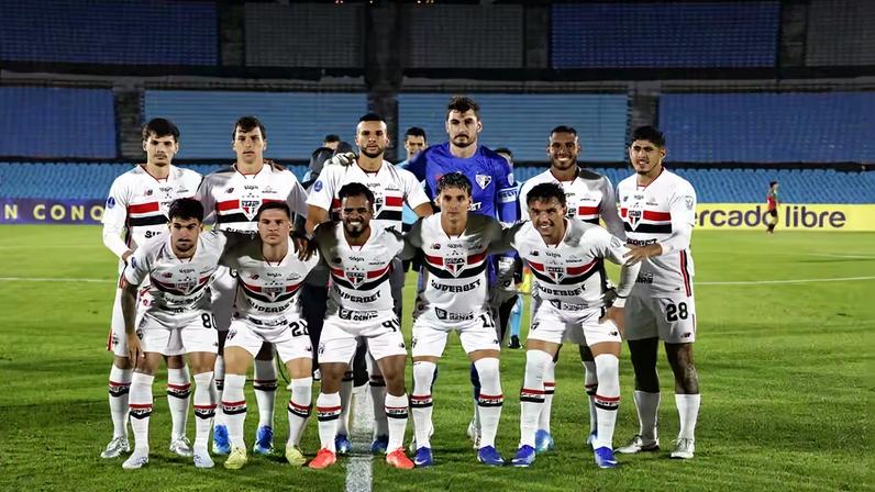 Time posado do São Paulo em jogo contra o Boston River — Foto: Rubens Chiri / São Paulo FC