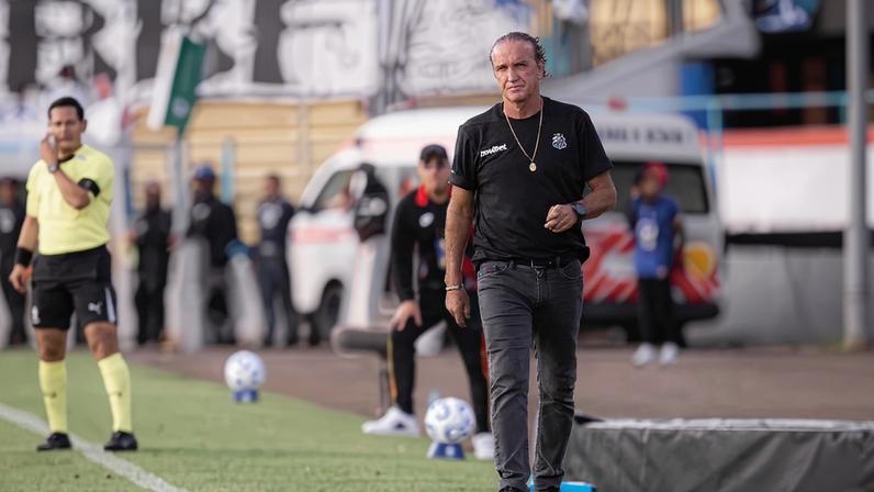 Cuca se incomodou com o desempenho do Peixe no Equador — Foto: Raul Baretta/ Santos FC
