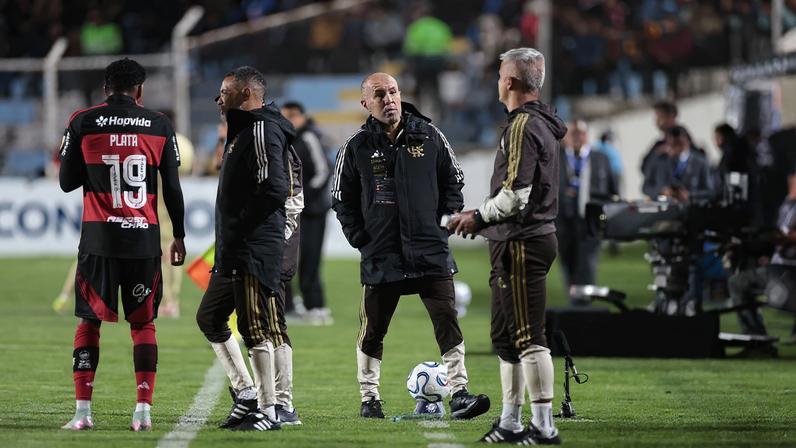 Plata e Leonardo Jardim em Cusco x Flamengo — Foto: Gilvan de Souza / Flamengo