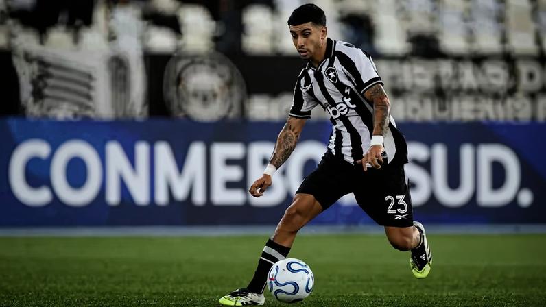 Santi Rodríguez em Botafogo x Caracas, na Sul-Americana 2026 — Foto: Vitor Silva/BFR