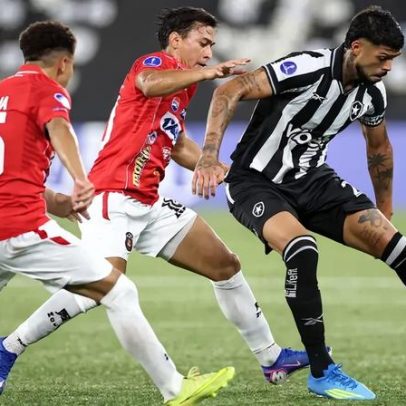 Botafogo empata com Caracas na estreia de Franclim Carvalho