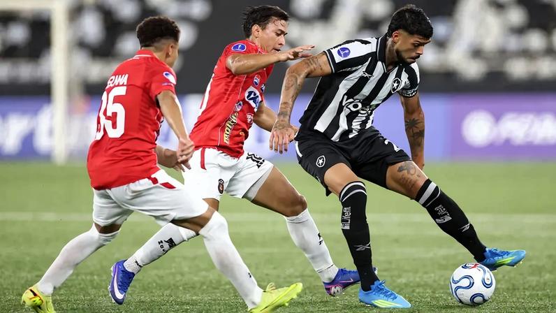 Alexander Barboza na partida entre Botafogo e Caracas (Foto: Vítor Silva/Botafogo)
