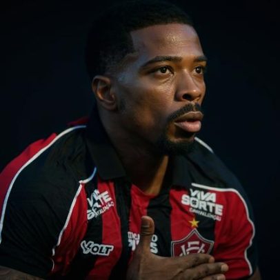 Vitória escala Cacá contra o Corinthians e terá de pagar multa contratual