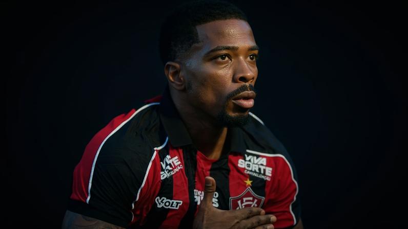 Vitória vai ter Cacá entre os titulares (Foto: Divulgação/Vitória)
