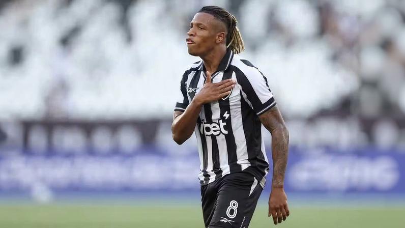 Botafogo expõe desequilíbrios em agitado empate com o Coritiba