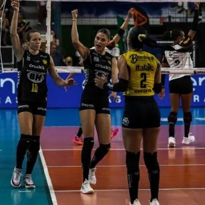 Praia Clube vence Sesc Flamengo e lidera a semifinal da Superliga Feminina