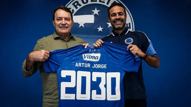 Renovação do técnico Artur Jorge, na Toca 2 (Foto: Gustavo Aleixo/Cruzeiro)