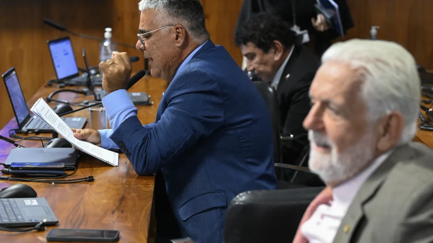 Imagem da CPI do Crime Organizado para leitura e deliberação do relatório final. (Foto: Carlos Moura / Agência Senado)