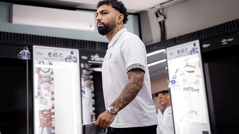 Gabigol antes de jogo entre Santos e Recoleta, pela Copa Sul-Americana — Foto: Raul Baretta/ Santos FC