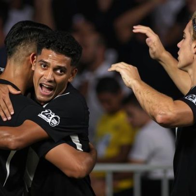 Vasco busca liderança em duelo decisivo contra o Olimpia