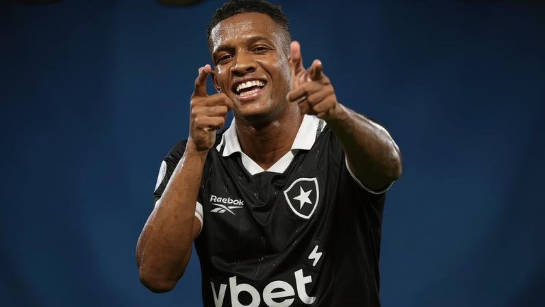 Danilo comemora gol do Botafogo contra o Racing (Foto: Vítor Silva/Botafogo)