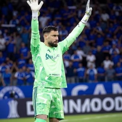 Matheus Cunha reage a pergunta sobre gols sofridos na derrota do Cruzeiro