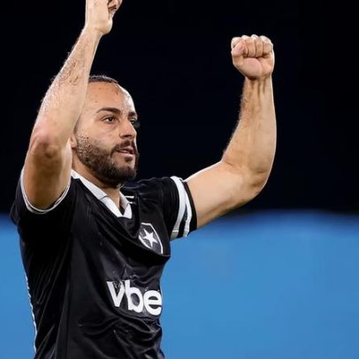 Arthur Cabral amplia boa fase no Botafogo e celebra vitória