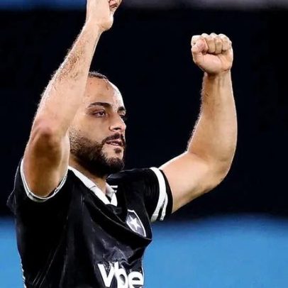 Arthur Cabral vira titular e vive bom momento no Botafogo