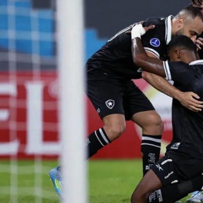 Botafogo vence Racing na Sul-Americana com decisão de Danilo no fim