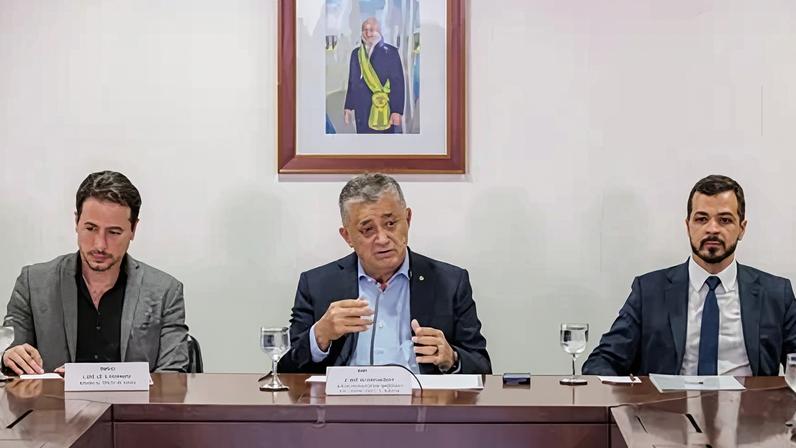Ministro de Estado Chefe da Secretaria de Relações Institucionais da Presidência da República (SRI), José Guimarães, durante café da manhã com jornalistas no Palácio do Planalto.