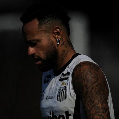 Neymar ajuda Santos a sair da zona do rebaixamento