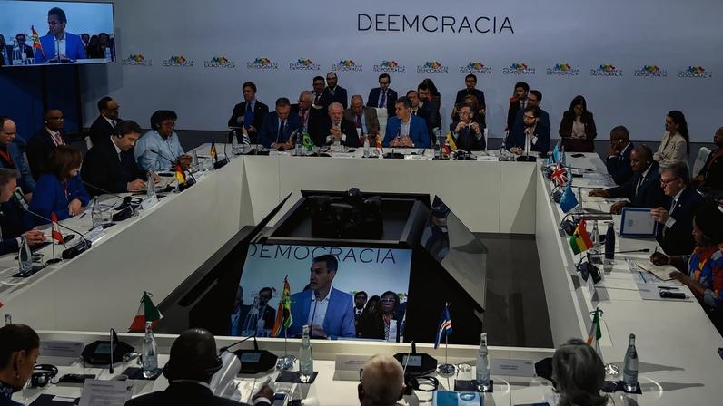 Presidente da República, Luiz Inácio Lula da Silva, durante 4.ª Reunião de Alto Nível do Fórum em Defesa da Democracia. Feira de Barcelona, Espanha.