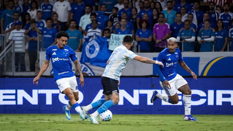 Grêmio é superado pelo Cruzeiro no Mineirão — Foto: Gustavo Aleixo