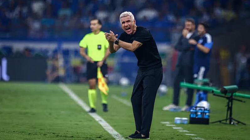Luís Castro voltou a reconhecer uma má atuação do Grêmio, desta vez na derrota para o Cruzeiro — Foto: Lucas Uebel / Grêmio / Divulgação