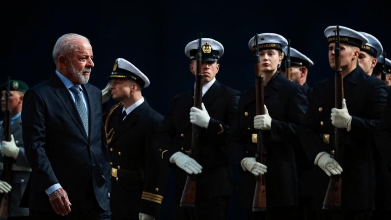 O presidente do Brasil, Luiz Inácio Lula da Silva (PT), durante recepção oficial nos Jardins do Palácio de Herrenhausen, em Hannover, na Alemanha