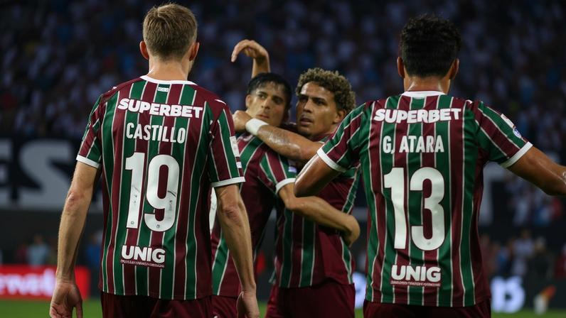 John Kennedy respondeu a provocação dos torcedores do Santos na Vila Belmiro (Foto: Lucas Merçon / Fluminense FC)