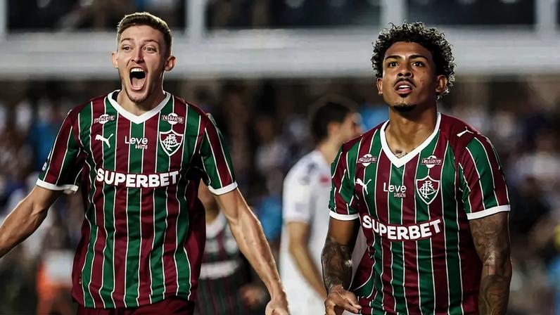 Castillo e John Kennedy comemoram gol do Fluminense contra o Santos (Foto: Lucas Merçon/ Fluminense FC)