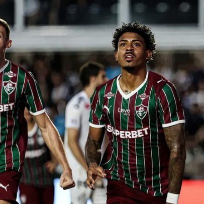John Kennedy passa mal e vomita após jogo pelo Fluminense contra Santos