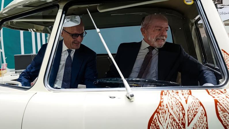 Presidente Luiz Inácio Lula da Silva e o chanceler alemão, Friedrich Merz, durante visita à Feira Industrial de Hanôver