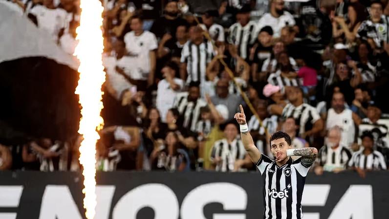 Alex Telles comemora gol do Botafogo sobre a Chapecoense — Foto: Vitor Silva/Botafogo