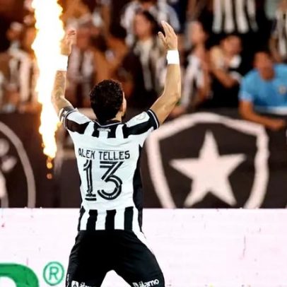 Botafogo vence Chapecoense com gol de Telles no fim pela Copa do Brasil