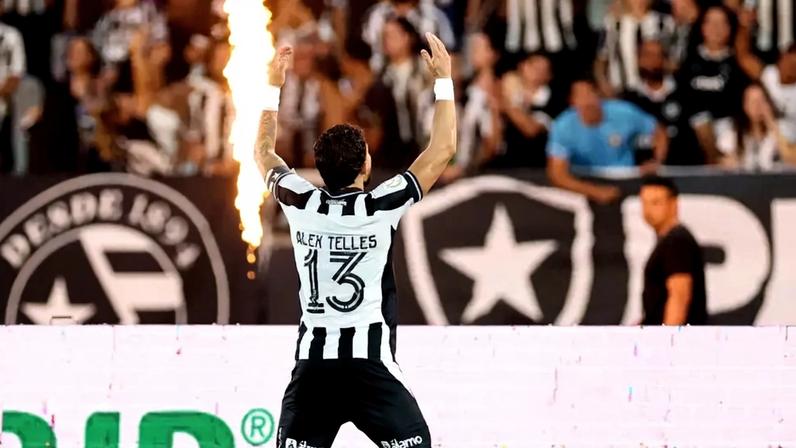 Alex Telles fez o gol do Botafogo contra a Chapecoense (Foto: Vítor Silva/Botafogo)