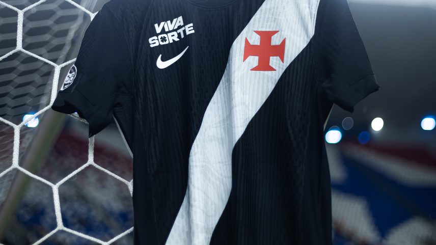 Vasco ultrapassa 100 dias sem patrocinador master na camisa — Foto: Matheus Lima/Vasco