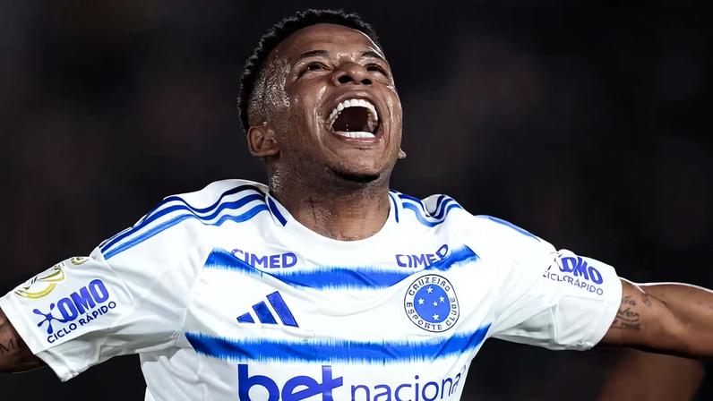 Arroyo comemora o gol no Cruzeiro — Foto: Mateus Dutra/Cruzeiro