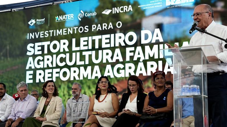 Vice Presidente da República Geraldo Alckmin durante Cerimônia de Entrega para Agricultura Familiar e Apresentação da Estratégia de Desenvolvimento da Produção de Leite em Andradina SP.