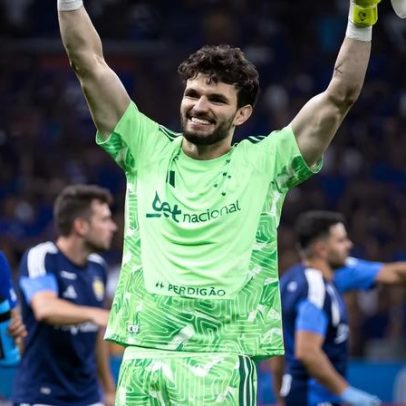 Cria do Cruzeiro iguala feito de Dida e supera recorde de Fábio na Libertadores
