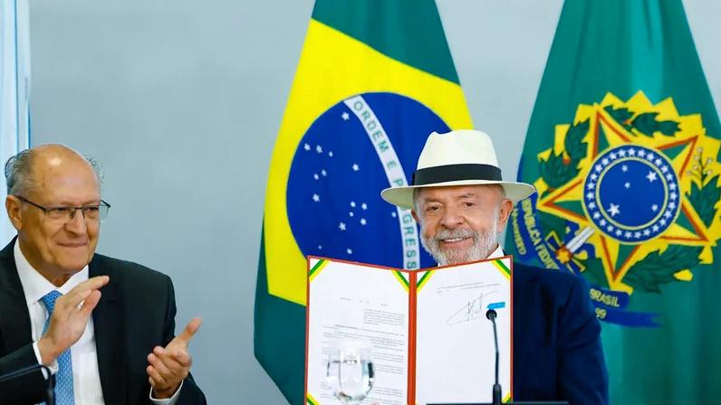 Presidente da República, Luiz Inácio Lula da Silva, durante assinatura do decreto de promulgação do Acordo de Comércio entre União Europeia e Mercosul