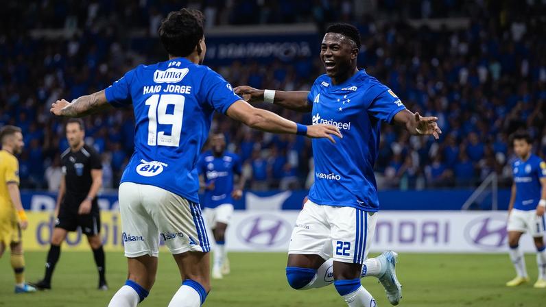 Kaio Jorge e Villlarreal em Cruzeiro x Boca — Foto: Gustavo Aleixo/Cruzeiro