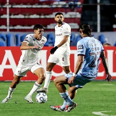 Freytes protesta na arbitragem Bolívar x Fluminense por expulsão de Bernal