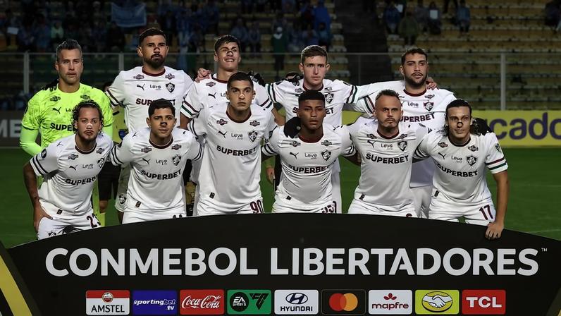 Jogadores do Fluminense contra o Bolívar pela Libertadores — Foto: LUCAS MERÇON / FLUMINENSE F.C.