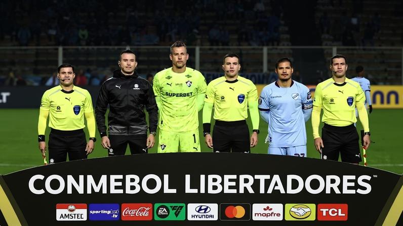 Goleiro Fábio antes de Bolívar e Fluminense pela Libertadores • LUCAS MERÇON / FLUMINENSE F.C.