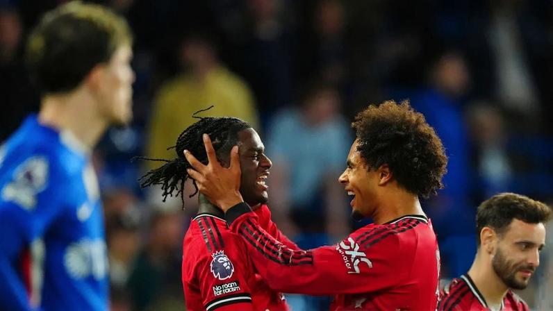 Ayden Heaven Joshua Zirkzee celebrate at the final whistle.