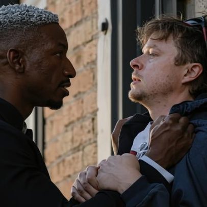 Wardriver: Dane DeHaan interpreta vigarista bancário em neo-noir venal