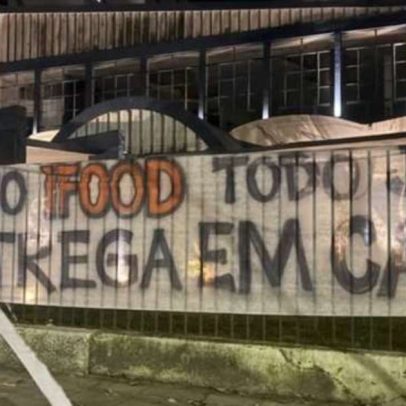 Torcida do Remo faz protesto inusitado contra elenco Ifood