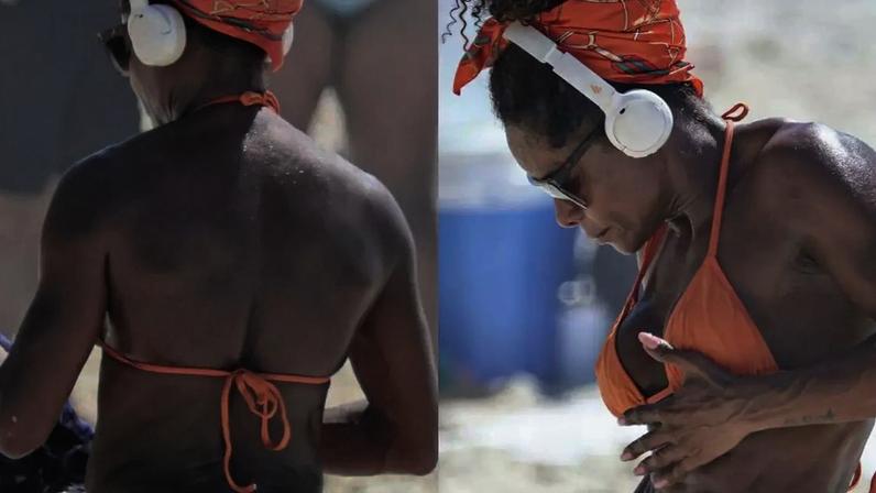 Adriana Bombom exibiu o corpo sarado na praia.