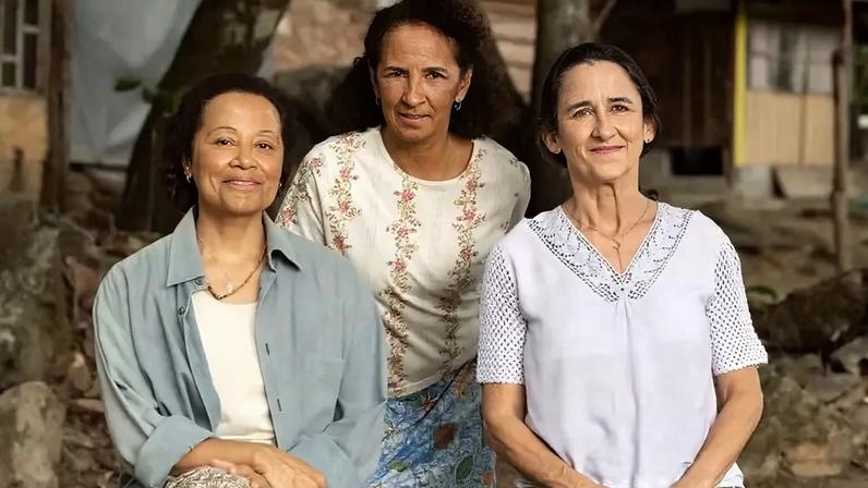 Nora (Virgínia Rosa), Rosalva (Luciana Souza) e Leocádia (Cida Mendes) em 'Coração Acelerado'