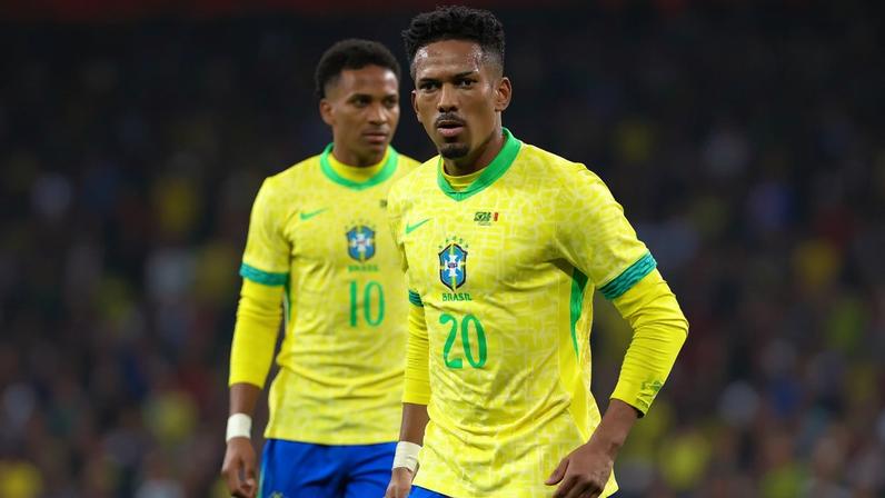 Rodrygo, Estevão e Eder Militão (Marc Atkins/Ricardo Nogueira/Neal Simpson/Getty Images)