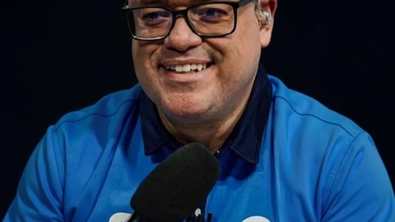Narrador assume partidas do Brasil na TV aberta.