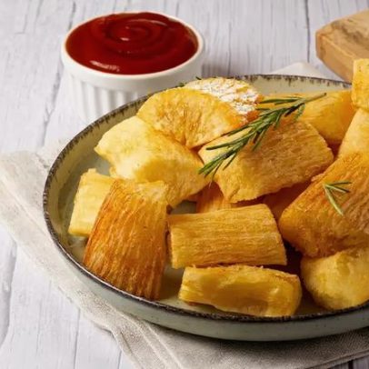 Mandioca vai além da fritura: receitas criativas com tubérculo