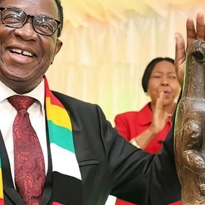 Pássaros de pedra icônicos do Zimbabwe retornam ao país após saque colonial